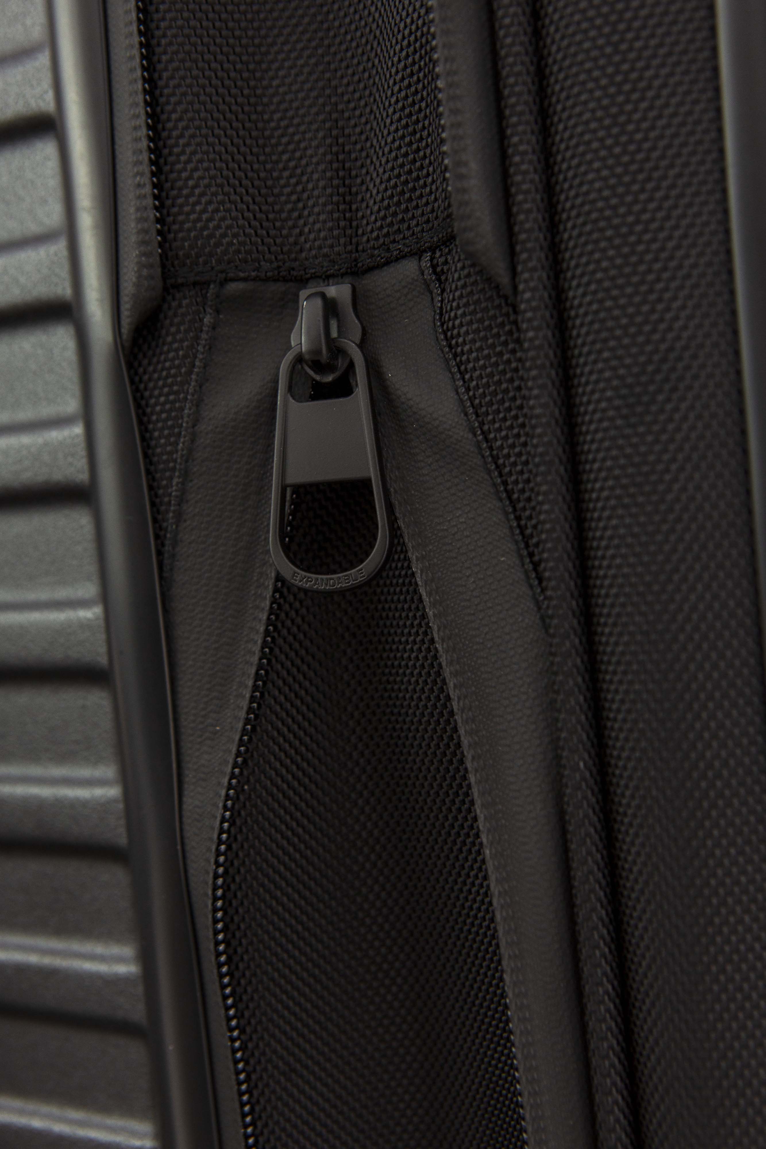 Resale The Large Check-In Roller in Black